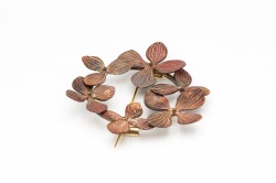 Broche couronne d'hortensias en cuivre
